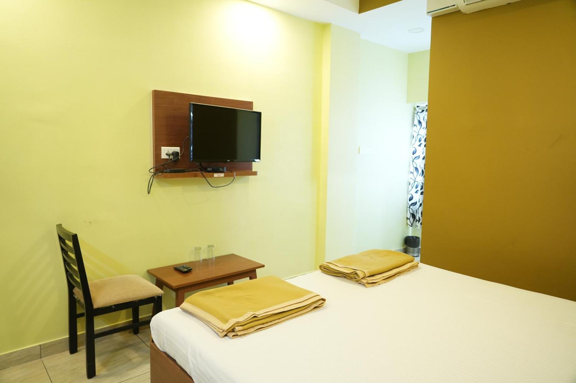 ホテル Sri Krishnan Residency Pollāchi エクステリア 写真