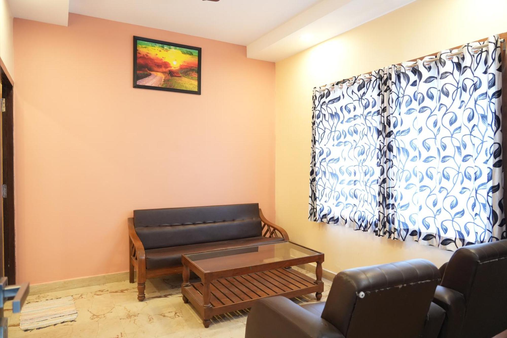 ホテル Sri Krishnan Residency Pollāchi エクステリア 写真