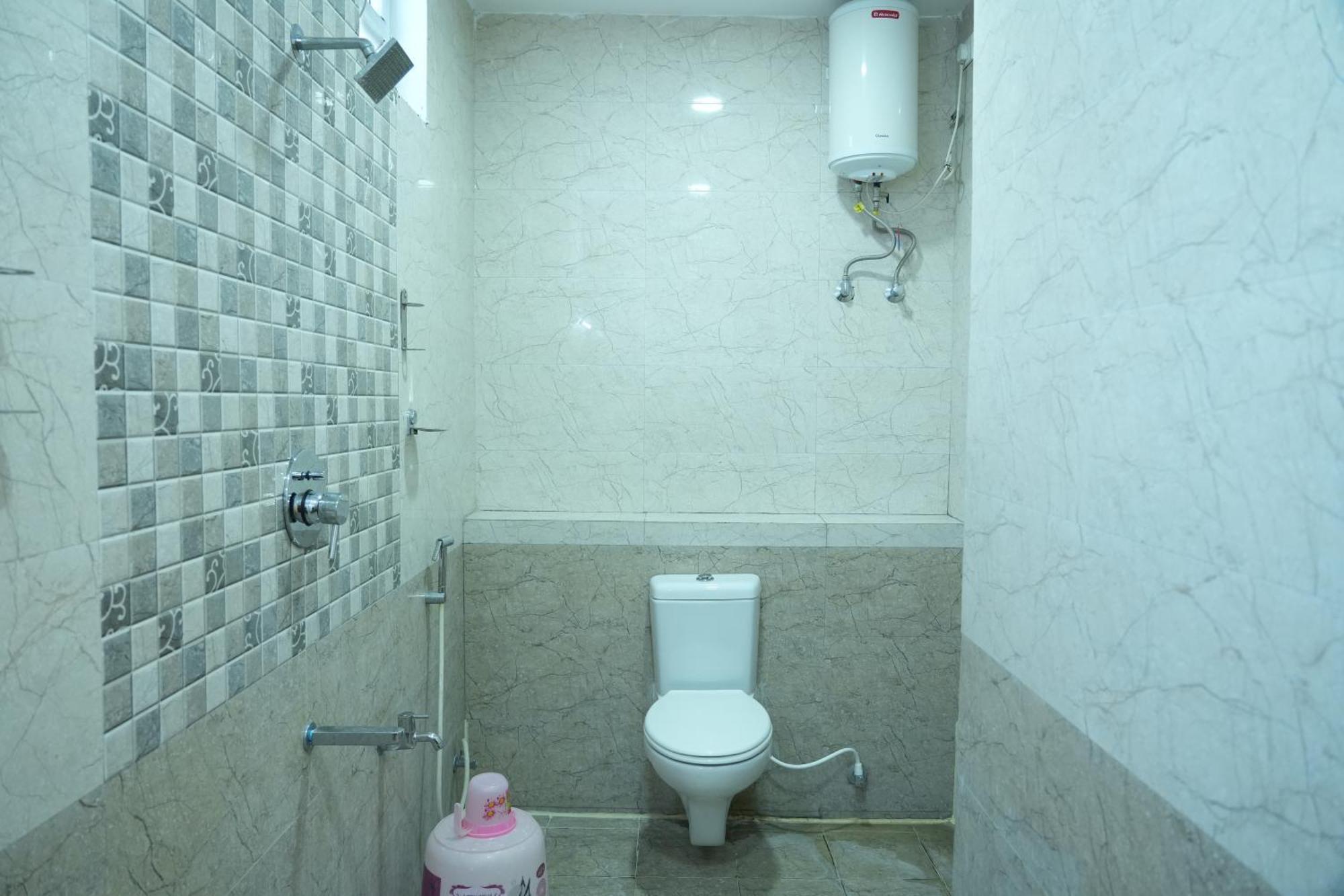ホテル Sri Krishnan Residency Pollāchi エクステリア 写真